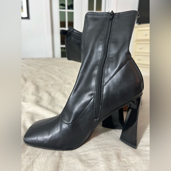 Call it Spring black vegan leather ankle boot mid-calf with heel, size 7.5 - Picture 3 of 6